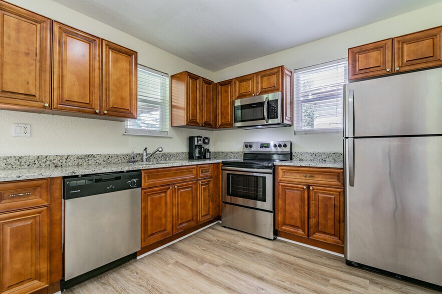More Photos Of 2706 Stallone Dr, Tampa Office Residential For Lease
