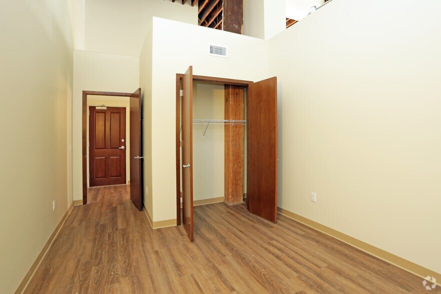 More Photos Of 511 Pershing Ave, Davenport Multifamily For Sale