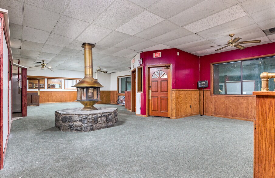 More Photos Of 6022 Pony Express Trl, Pollock Pines Freestanding For Sale