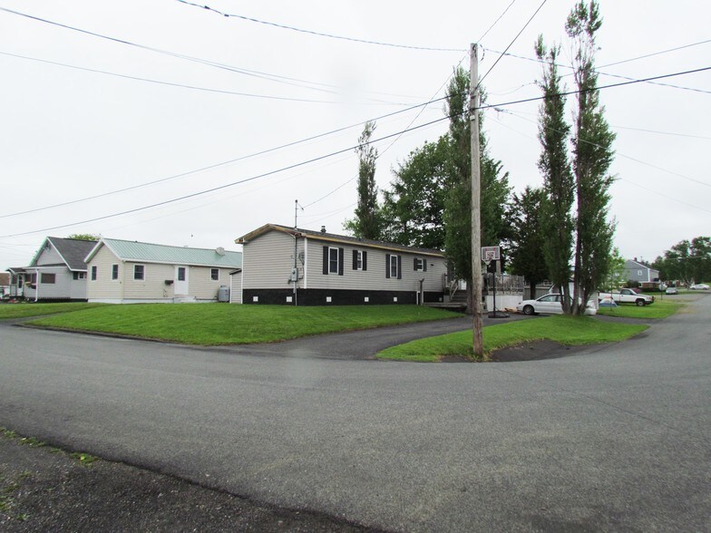 More Photos Of 50 Davis St, Presque Isle Multifamily For Sale