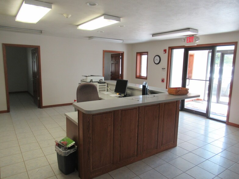 More Photos Of 3105 Great Northern, Springfield Warehouse For Sale