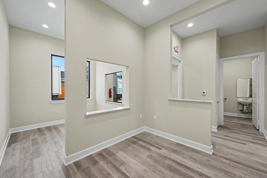 More Photos Of 625 Regal Row, Montgomery Medical For Lease