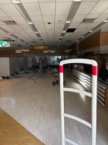 More Photos Of 325 E Waterloo Rd, Akron Drugstore For Sale