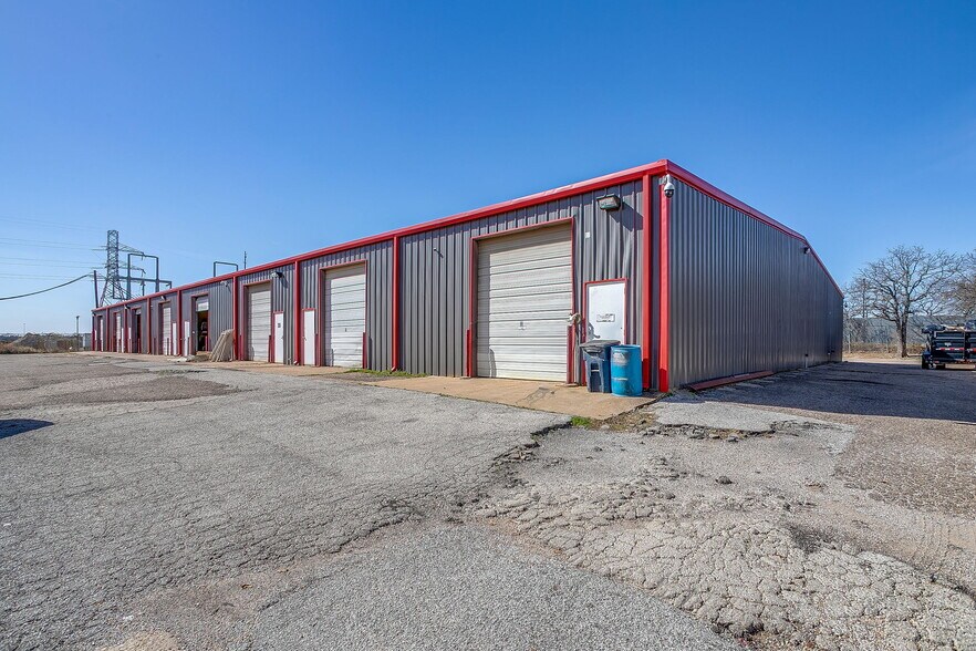 More Photos Of 4608 Maxey Rd, Fort Worth Warehouse For Lease