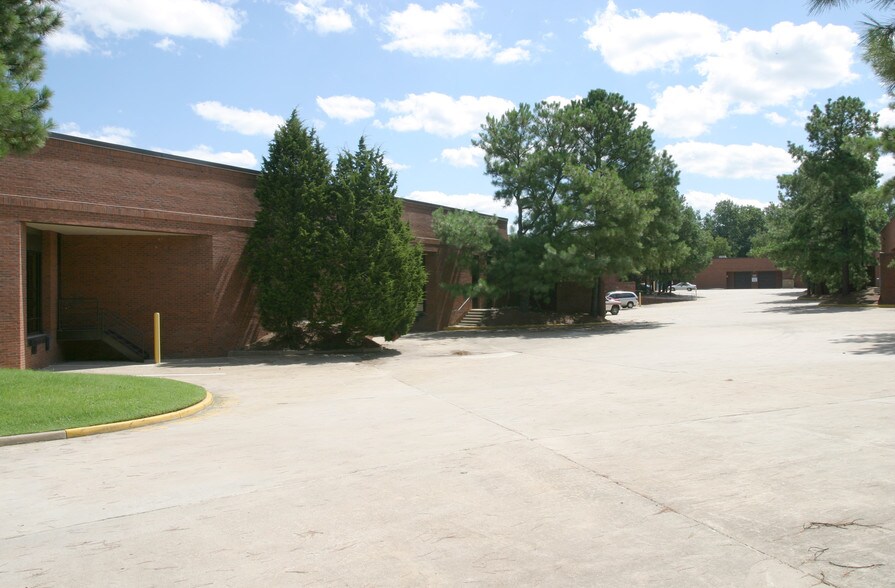 More Photos Of 1001-1067 Technology Park Dr, Glen Allen Light Distribution For Lease