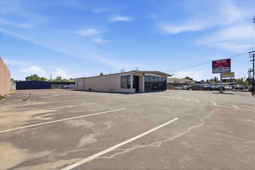 More Photos Of 4554 Auburn Blvd, Sacramento Auto Dealership For Sale