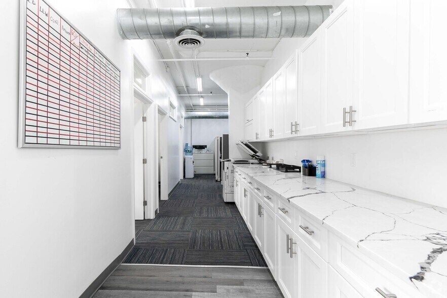 More Photos Of 47-09 30th St, Long Island City Light Manufacturing For Lease