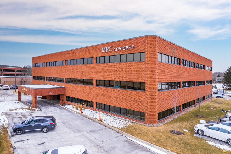 More Photos Of 16655 W Bluemound Rd, Brookfield Office For Lease