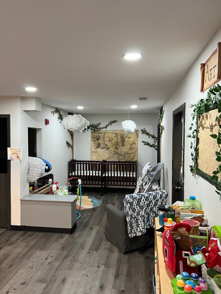 More Photos Of 1300 Fulton St, Denton Medical For Sale