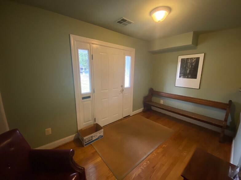 More Photos Of 9009 Sudley Rd, Manassas Office For Lease