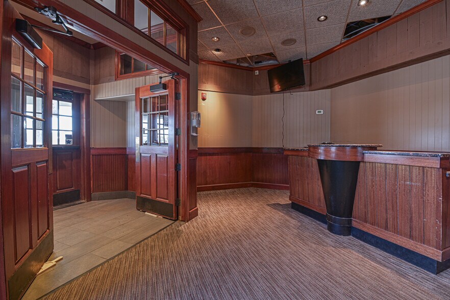 More Photos Of 2675 32nd Ave S, Grand Forks Restaurant For Sale