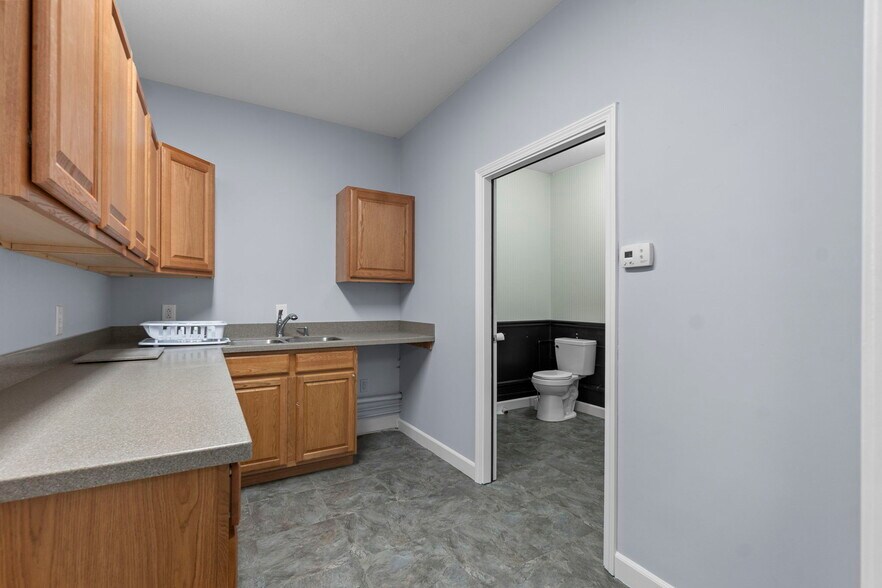 More Photos Of 2437 Myra Dr, Cape Girardeau Office For Sale