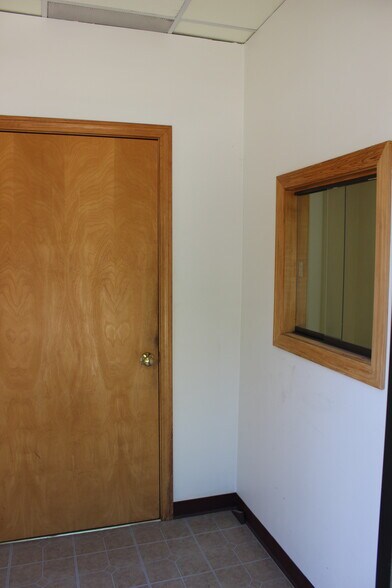 More Photos Of 56 Leonard St, Foxborough Light Distribution For Sale