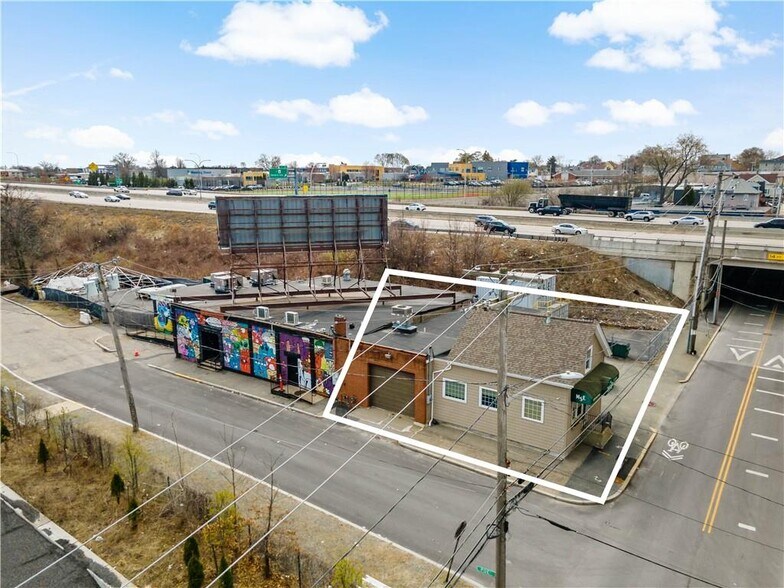 More Photos Of 36 Oxford St, Providence Flex For Sale