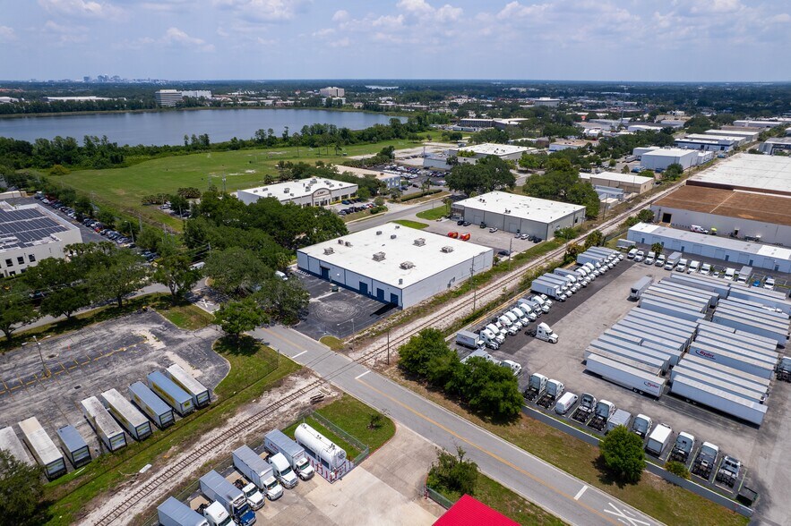 More Photos Of 2180 Premier Row, Orlando Warehouse For Lease