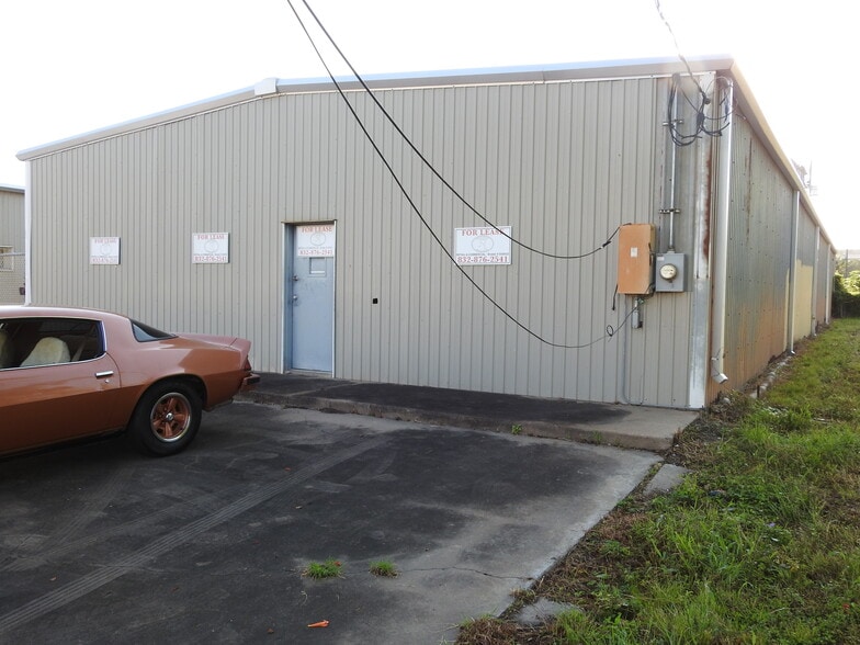 More Photos Of 3300 Jensen Dr, Houston Manufacturing For Lease