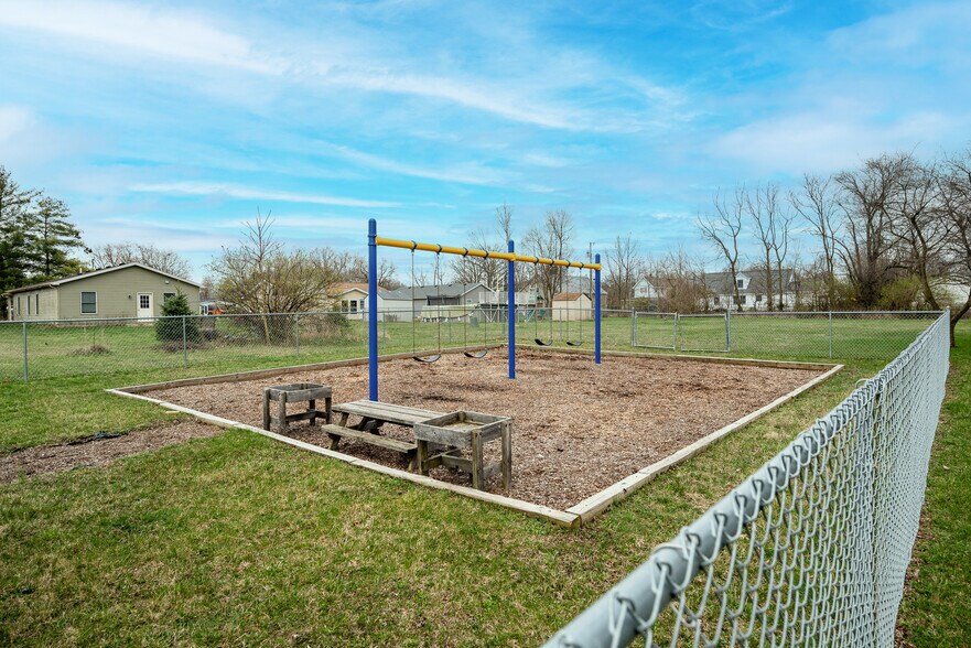 More Photos Of 1255 Engle St, Huntington Light Distribution For Sale