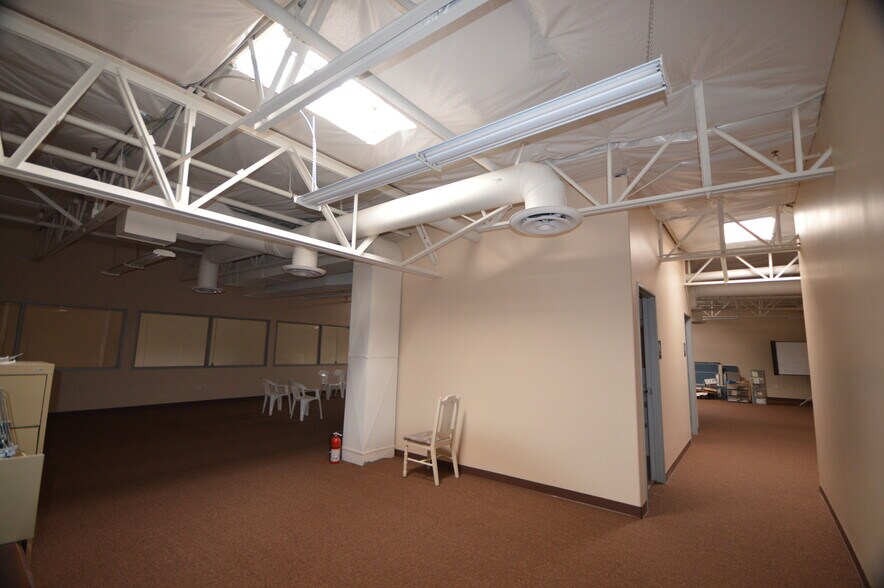 More Photos Of 2222 W Parkside Ln, Phoenix Research And Development For Sale