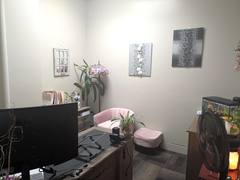 More Photos Of 25011 E Trent Ave, Newman Lake Storefront Retail Office For Sale
