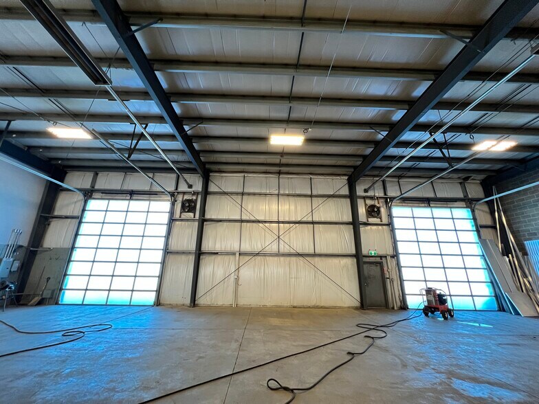 More Photos Of 14 Burnt Valley Ave, Red Deer County Service For Lease