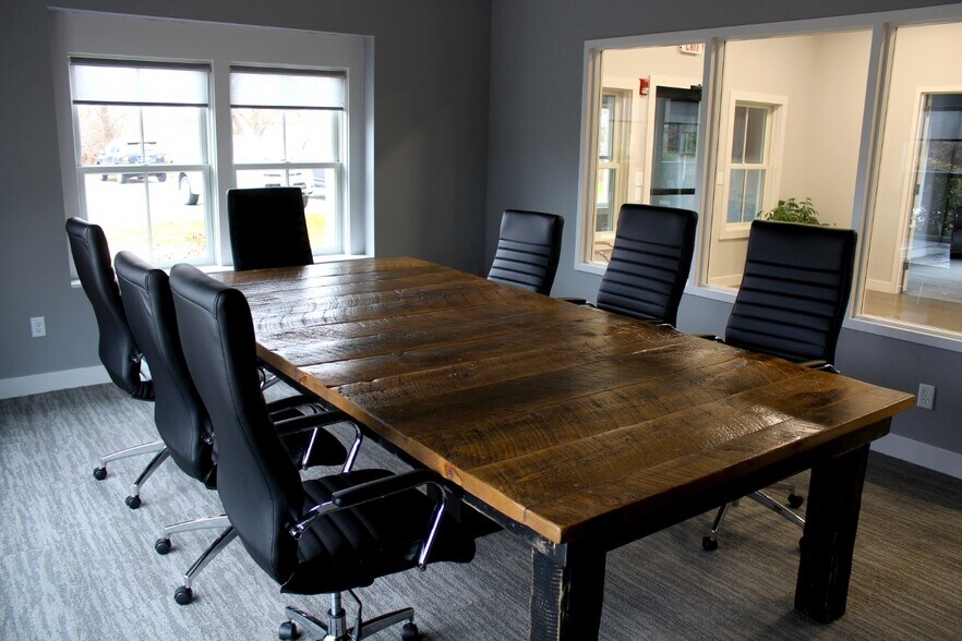 More Photos Of 112 Parker St, Newburyport Research And Development For Lease