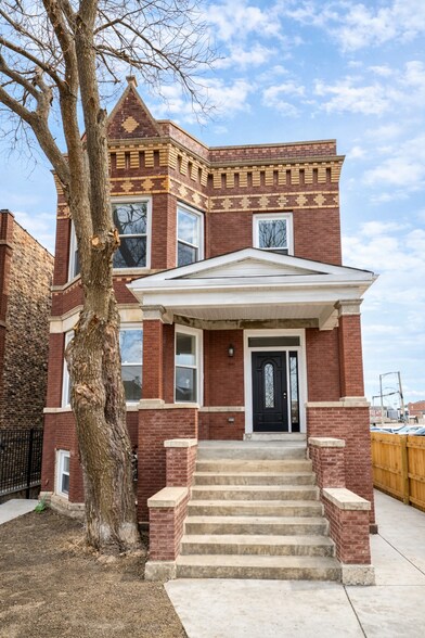 Primary Photo Of 4751 W Monroe St, Chicago Multifamily For Sale