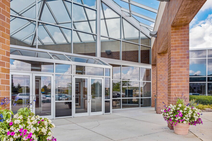 More Photos Of 10200 Innovation Dr, Milwaukee Office For Lease