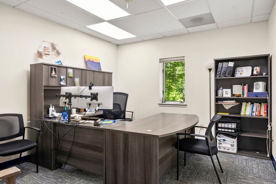 More Photos Of 25 Delaware Ave, Delmar Office For Lease