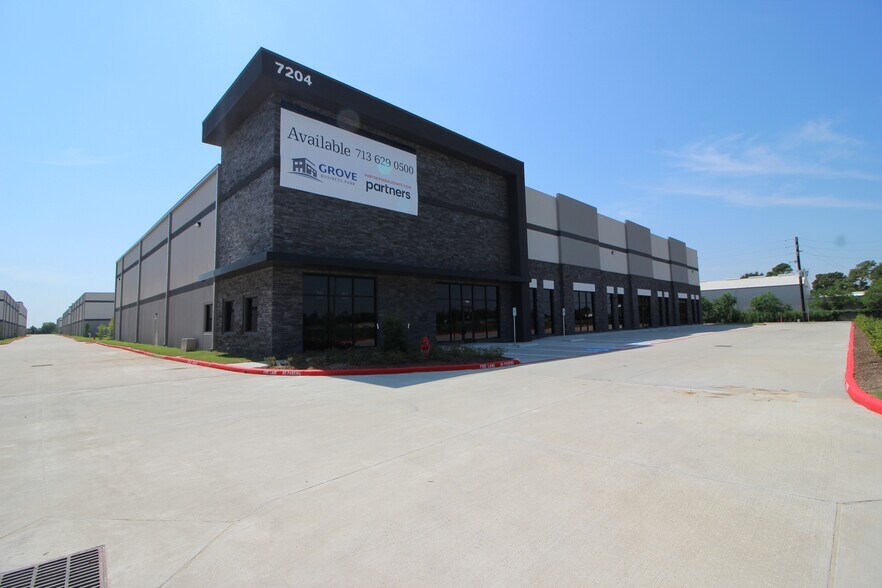 More Photos Of 7204 E Freeway, Baytown, TX 77521, USA Fwy, Baytown Distribution For Sale