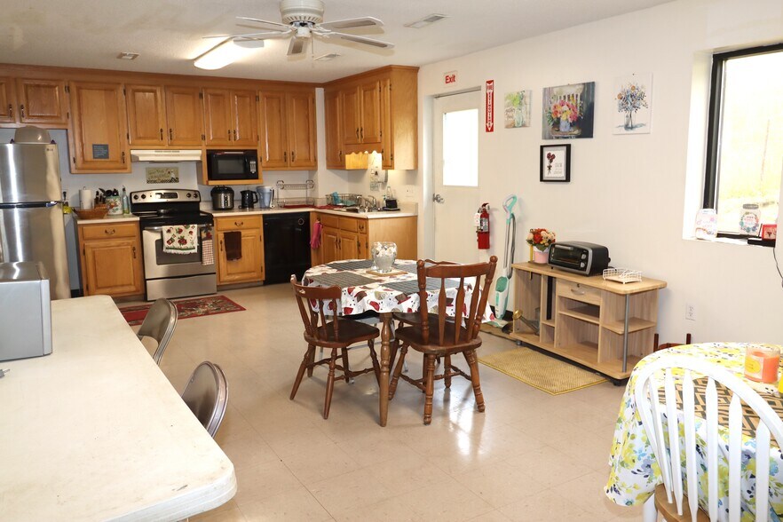 More Photos Of 2335 Columbia Hwy, Pulaski Office For Sale