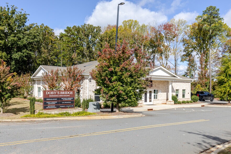 More Photos Of 4184 Dobys Bridge Rd, Fort Mill Office For Lease