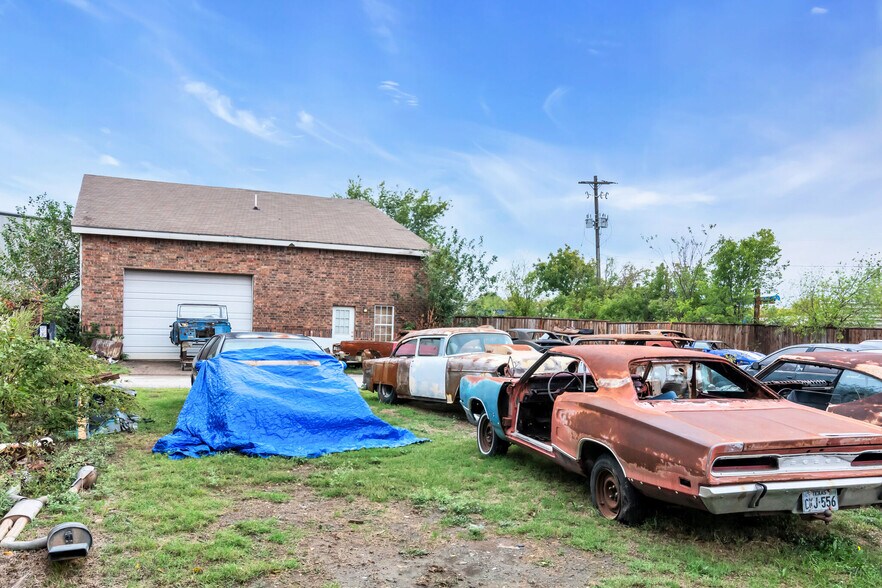 More Photos Of 4116 Keller Hicks Rd, Fort Worth Light Distribution For Sale