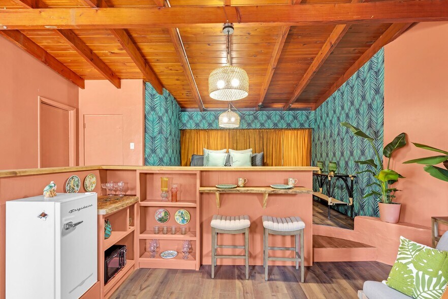 More Photos Of 243 61st St, Marathon Hotel For Sale