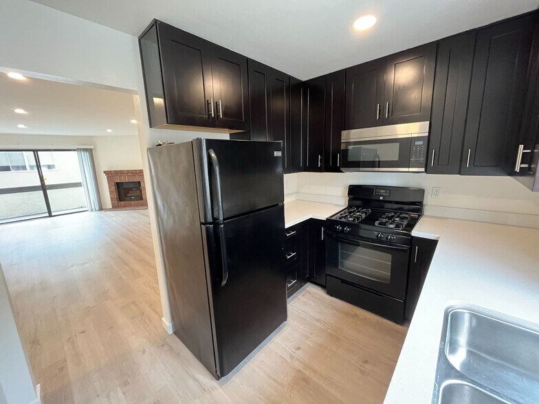 More Photos Of 1532 Granville Ave, Los Angeles Apartments For Sale