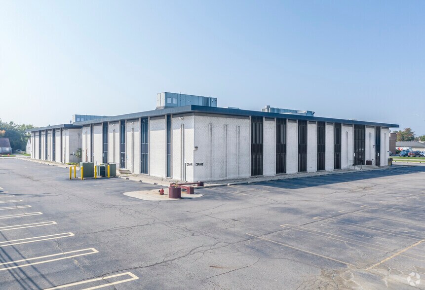 More Photos Of 16500 W 12 Mile Rd, Southfield Office For Lease