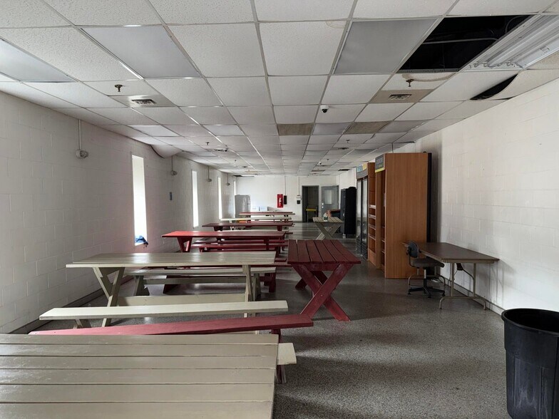 More Photos Of 826 17th Ave S, Columbus Manufacturing For Sale