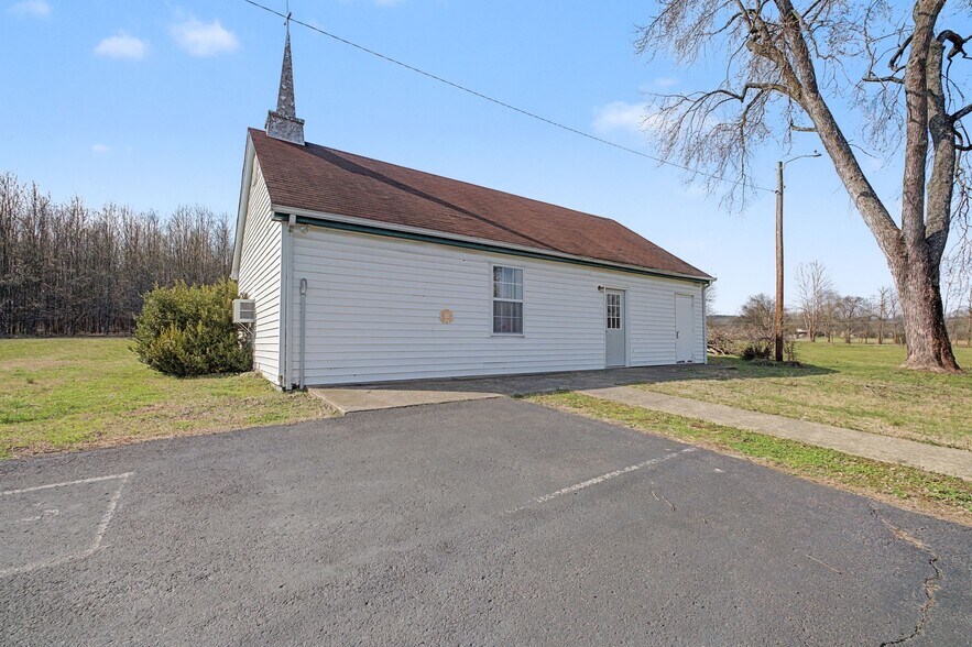 More Photos Of 611 New Shackle Island Rd, Hendersonville Flex For Sale