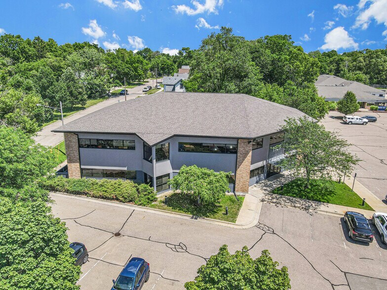 More Photos Of 1707 S Park St, Kalamazoo Medical For Lease