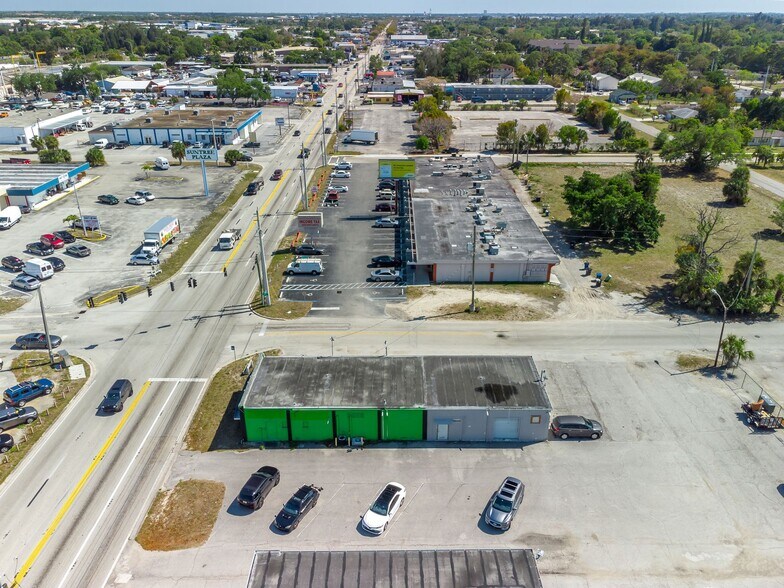 More Photos Of 2578 Fowler St, Fort Myers Freestanding For Lease