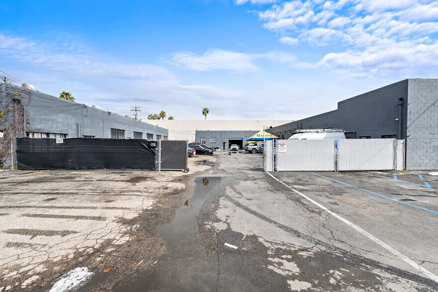 More Photos Of 110-118 E 16th St, Costa Mesa Industrial For Sale