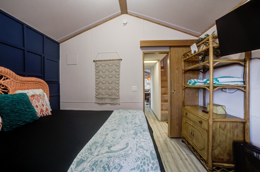 More Photos Of 446724 E 390 Rd, Langley Hotel For Sale