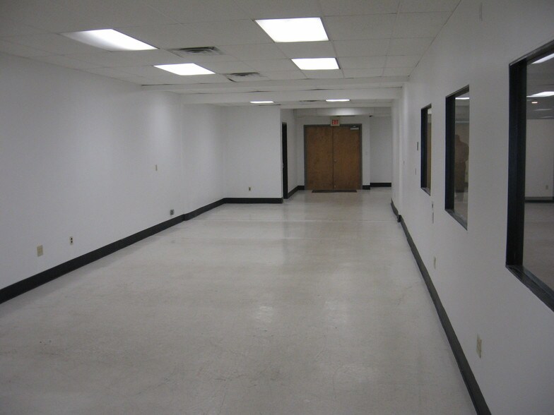 More Photos Of 76 Progress Dr, Stamford Research And Development For Lease