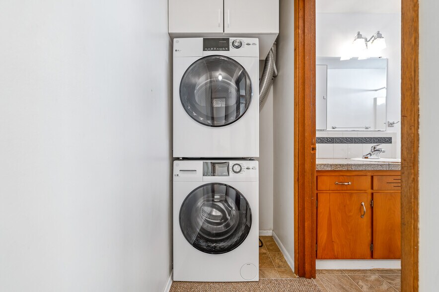 More Photos Of 633 W Emerson St, Seattle Multifamily For Sale