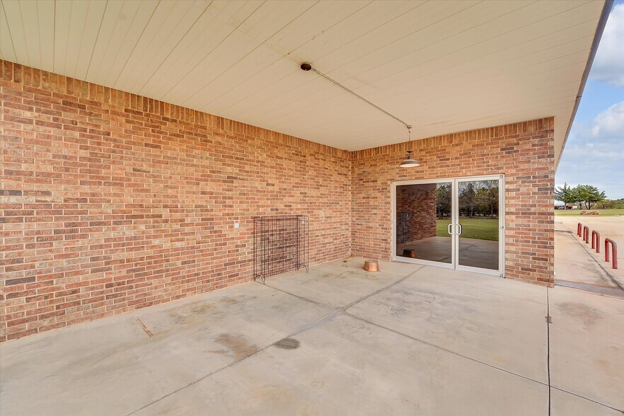 More Photos Of Highway 58, Medicine Park Supermarket For Sale
