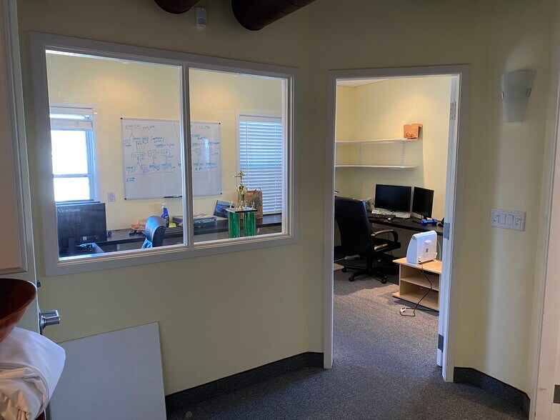 More Photos Of 7 Main St, North Kingstown Storefront Retail Office For Lease