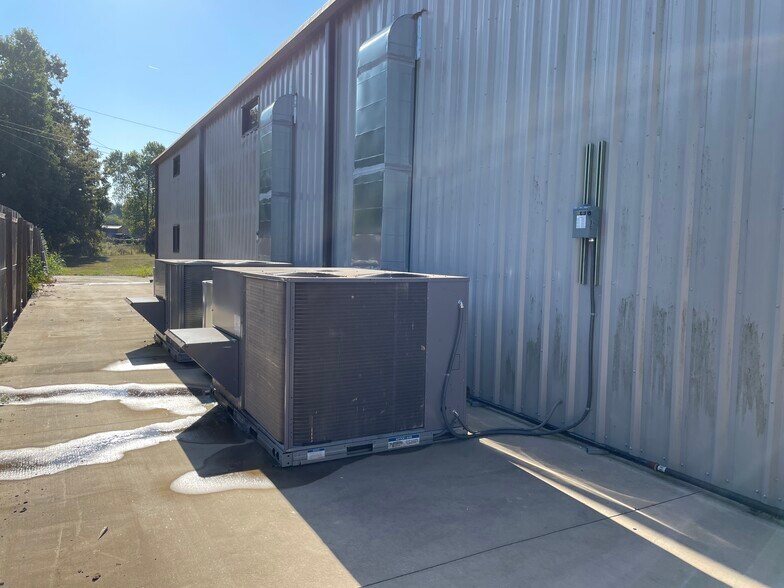 More Photos Of 813 Joe Black Rd, Williamston Warehouse For Lease