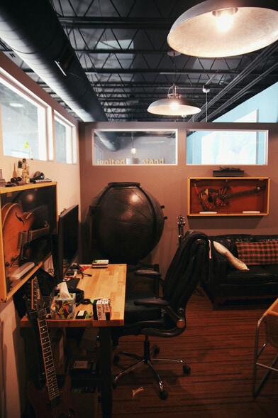 More Photos Of 2500 Emerson Ave S, Saint Petersburg Manufacturing For Sale