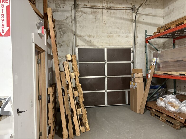More Photos Of 1000 E Industrial Park Dr, Manchester Service For Lease