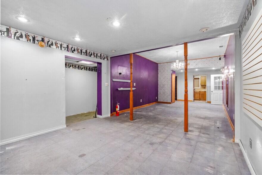 More Photos Of 724 N Broadway, Lexington Freestanding For Sale