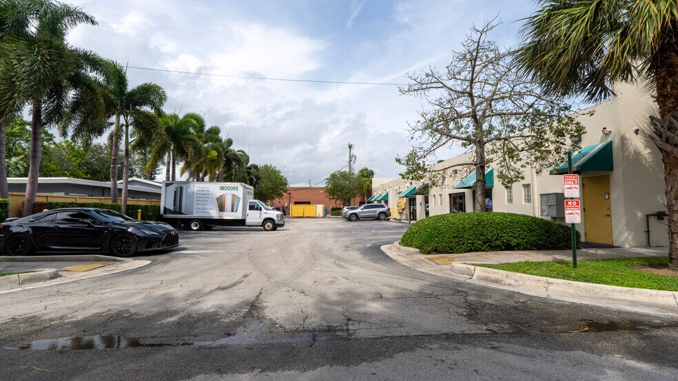 More Photos Of 2215-2223 S Federal Hwy, Fort Lauderdale Storefront For Lease